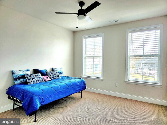 Building Photo - 12 Sassafras Ln