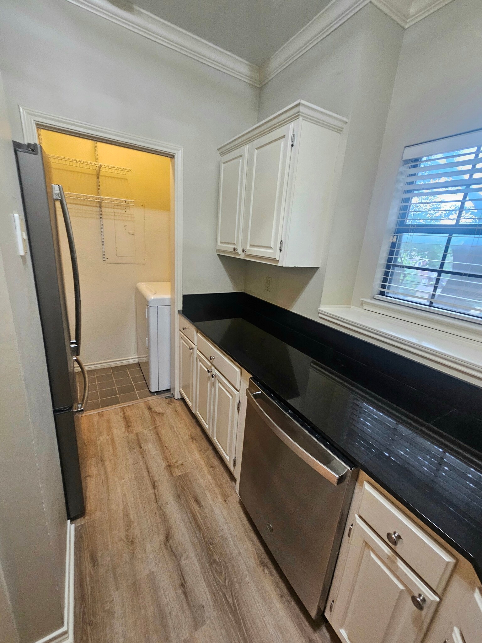 Building Photo - 6004 Auburndale Ave
