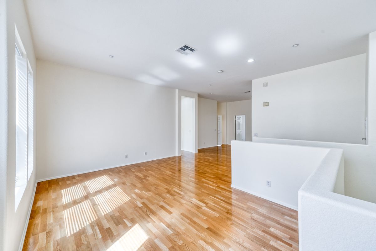 Building Photo - 1133 Jewett Dr