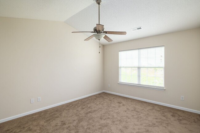 Building Photo - Spacious 3-Bedroom Home with Garage in Desirable Greensboro Neighborhood!