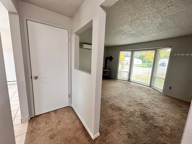 Building Photo - Charming 4 Bed, 2 Bath Home in Spokane Valley!