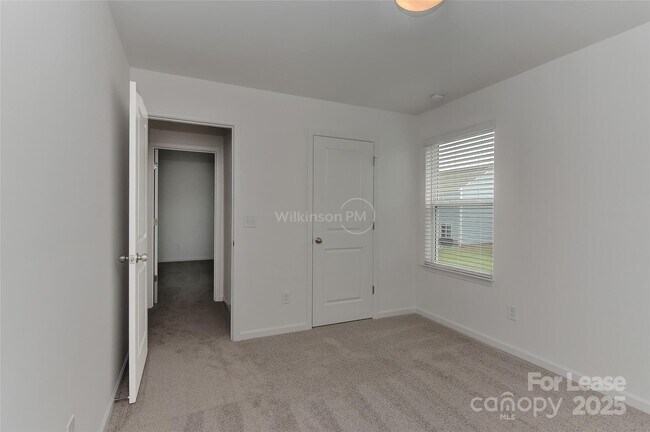 Building Photo - 561 Scotch Meadows Loop