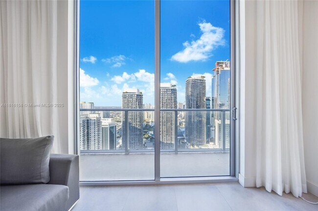 Building Photo - 1100S S Miami Ave