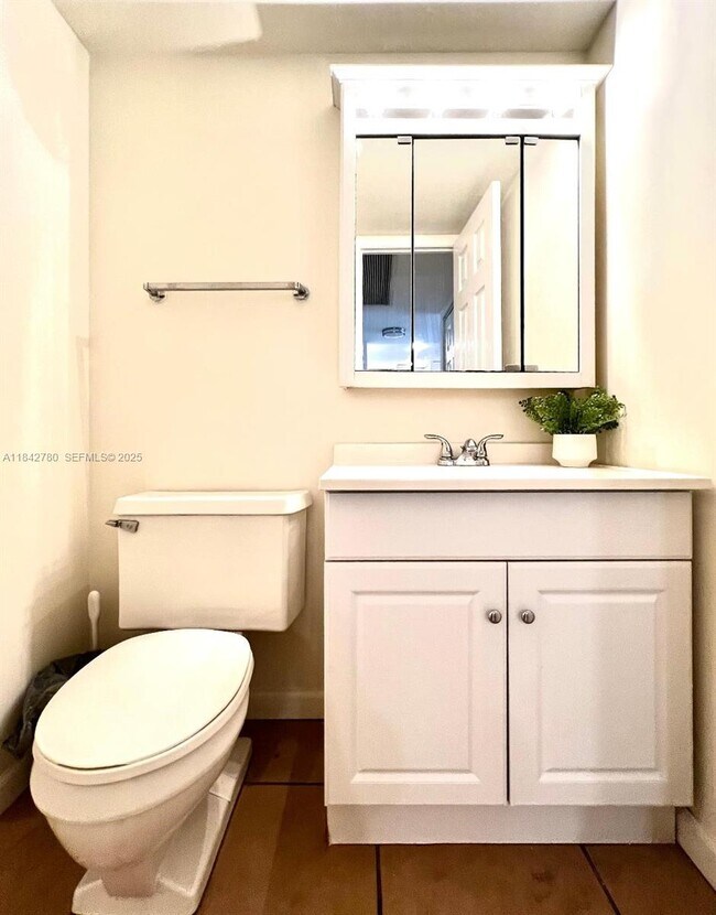 Building Photo - 401 Golden Isles Dr