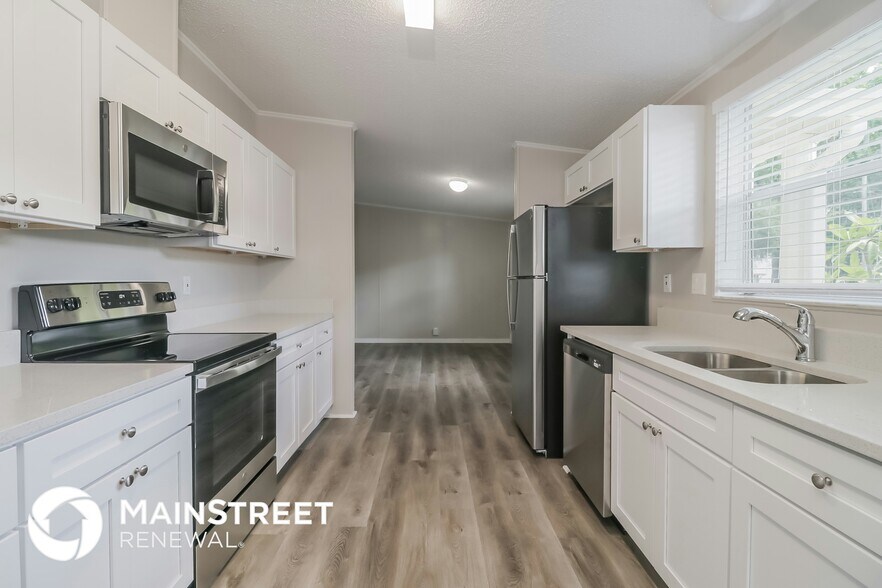 Building Photo - 4801 King Lake Dr