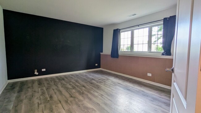 Building Photo - 284 Edmundton Cir