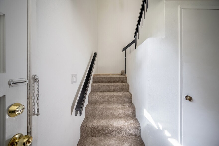 Building Photo - 18504 Mayall St