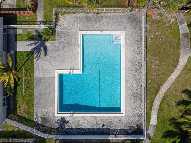 Building Photo - 180 SW 3rd Ave