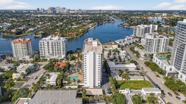 Building Photo - 336 N Birch Rd