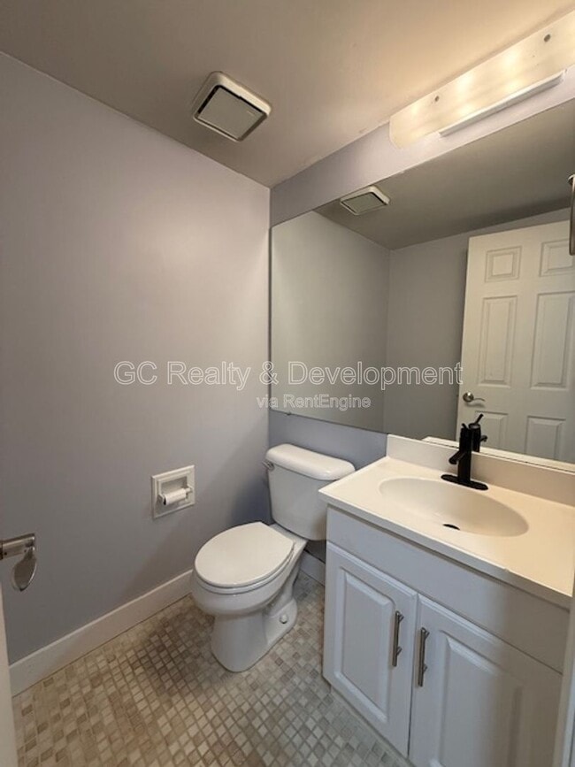 Building Photo - 624 Thorndale Dr