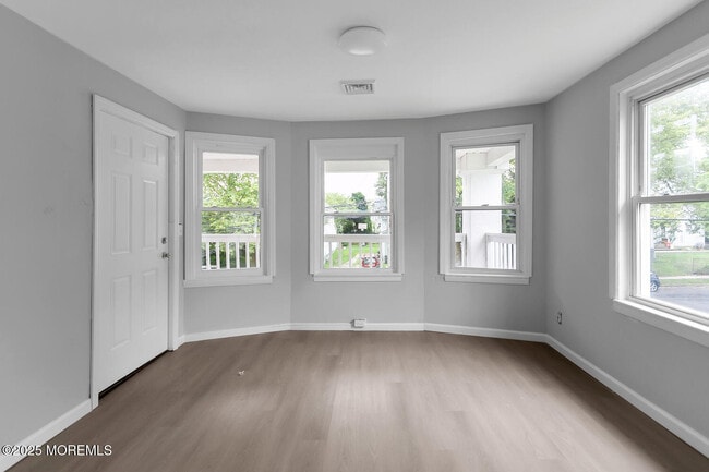 Building Photo - 1121 Sewall Ave
