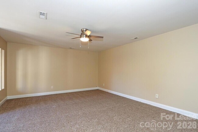 Building Photo - 10122 Victoria Blake Dr