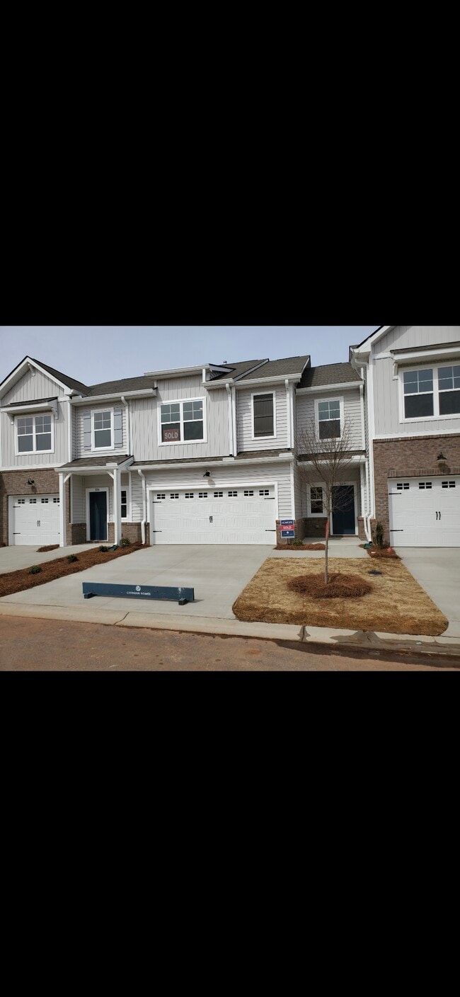 Building Photo - 104 Rock Cress Trl