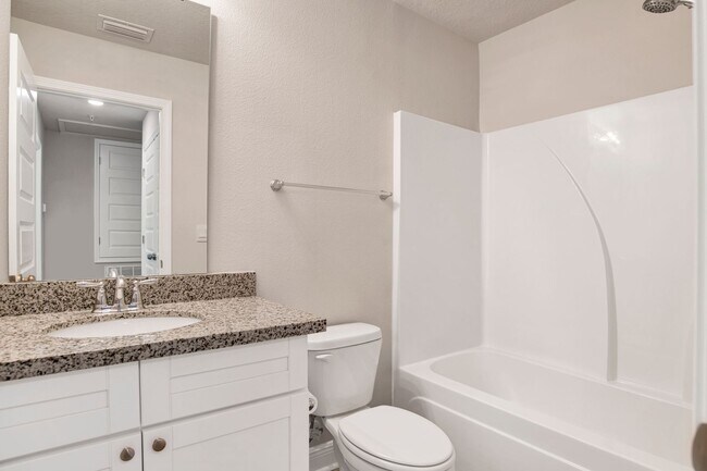 Building Photo - New Townhome near UWF and Nine Mile Rd