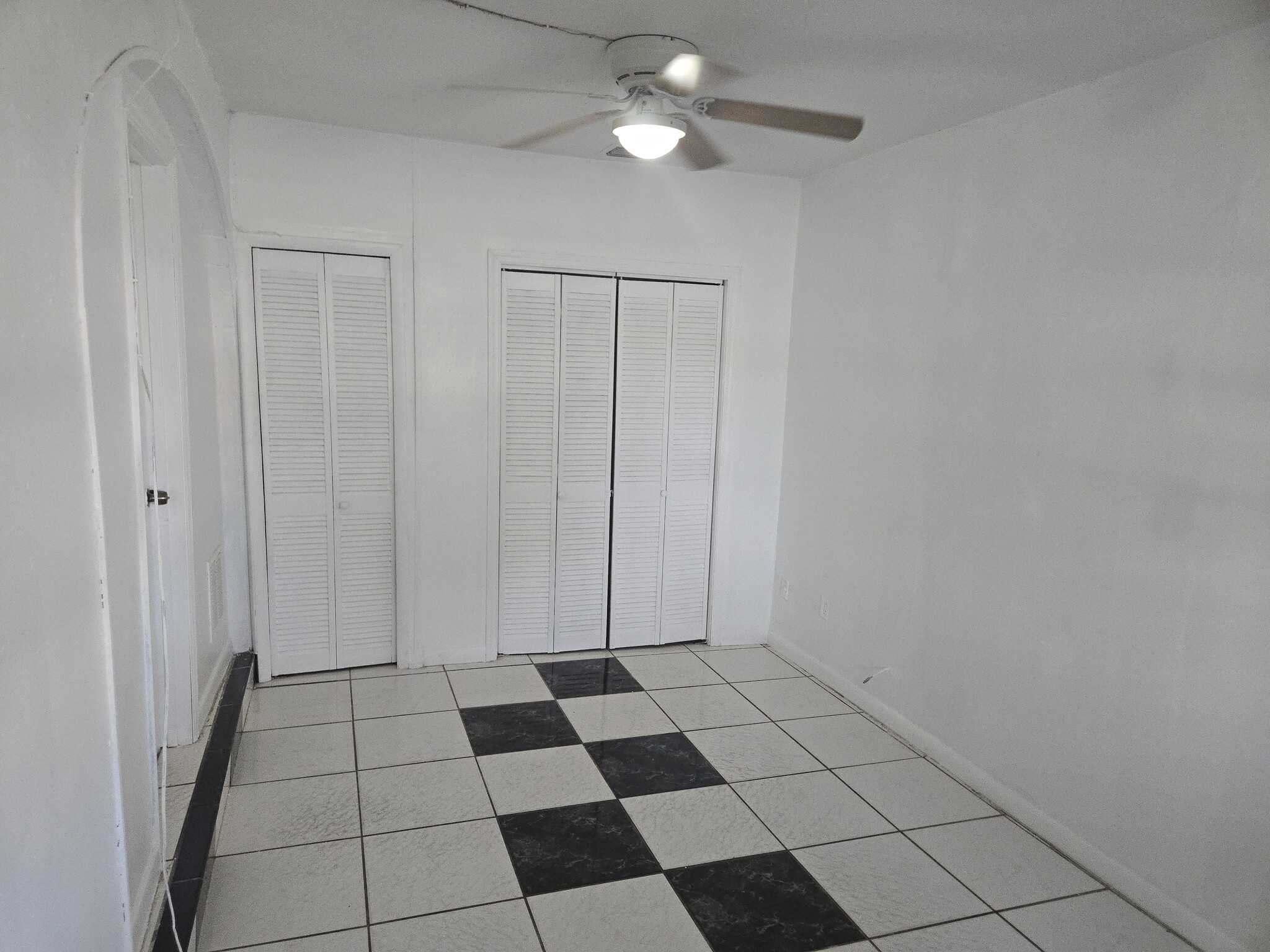 Building Photo - 2900 Sunshine Blvd