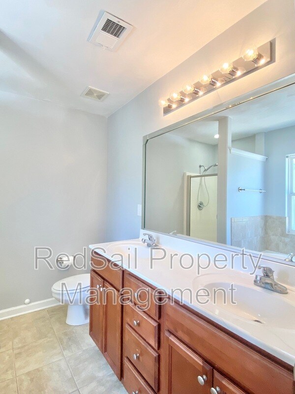 Building Photo - 9 Rockingham Dr