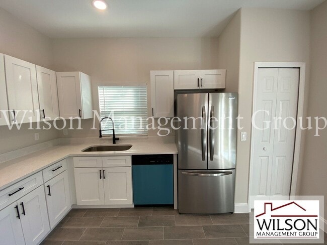 Building Photo - 732 S Lee Ave