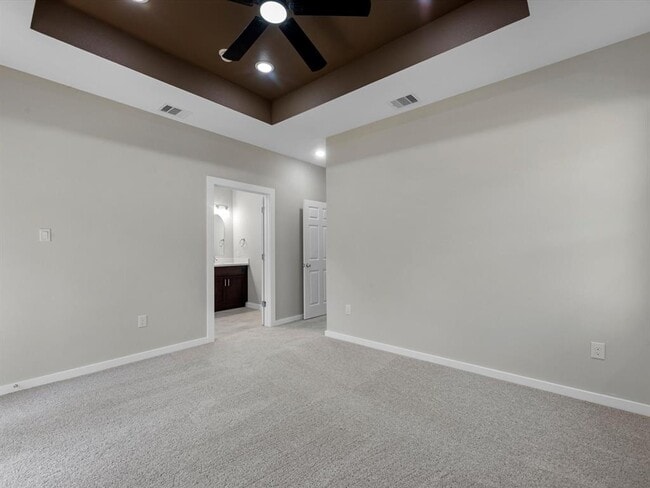 Building Photo - 5201 Kenilwood Dr