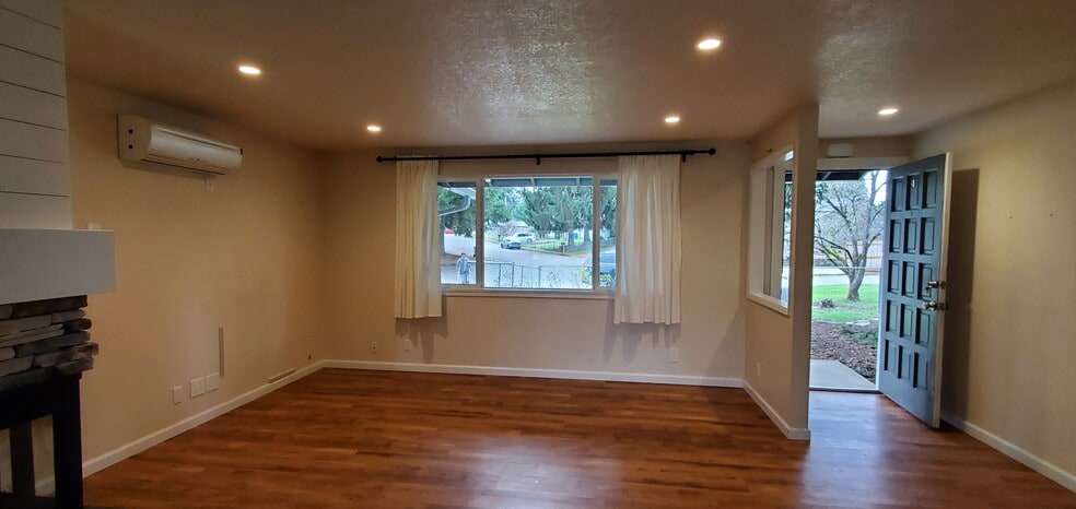 Building Photo - 5515 NE 41st Ave