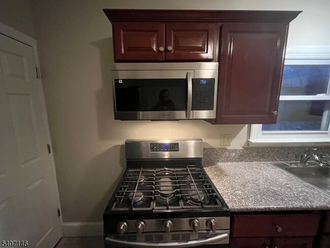 Building Photo - 94 Summit Ave