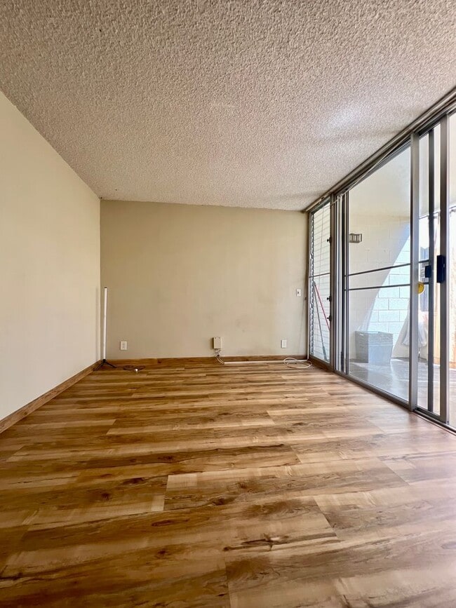 Building Photo - Charming 1/1/1 Ground Floor Unit with Lana...