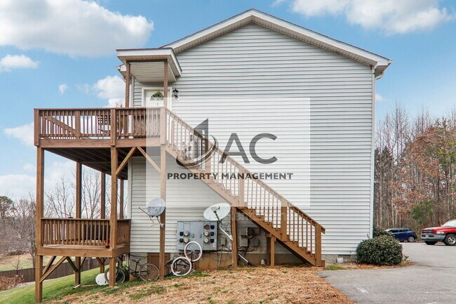 Building Photo - 50 Smith Lake Rd