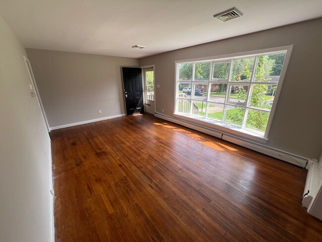 Building Photo - Very Spacious 3 bdrm/1 bth House Located in Henrico's West End!!