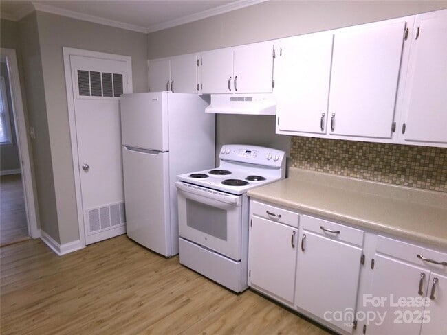 Building Photo - 716 Brown Ave