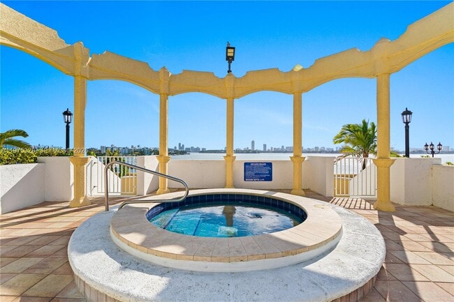 Building Photo - 7601 E Treasure Dr