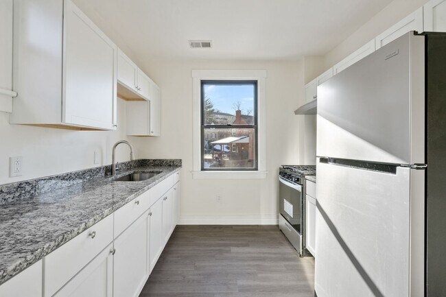 Building Photo - 111 Kaplan Ave