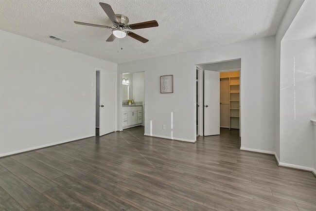 Building Photo - 2324 Shadowdale Dr