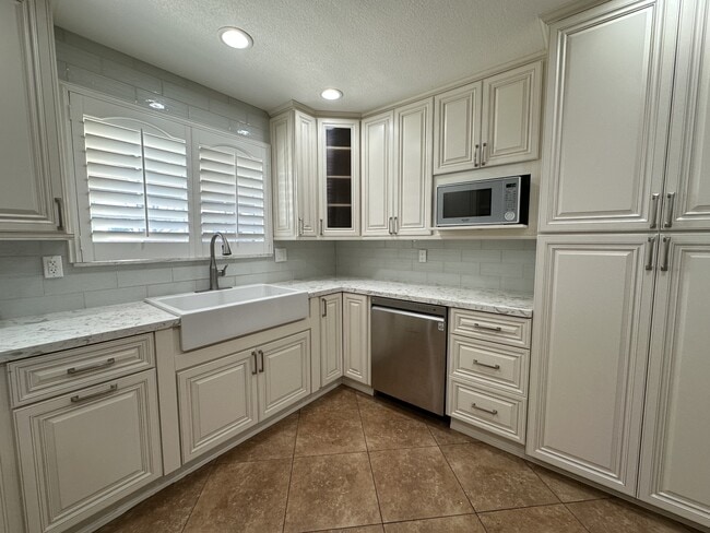 Building Photo - 4611 Harrison St