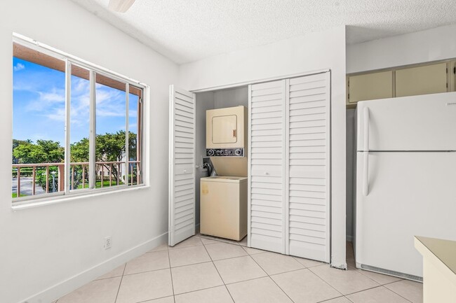 Building Photo - 7301 Amberly Ln