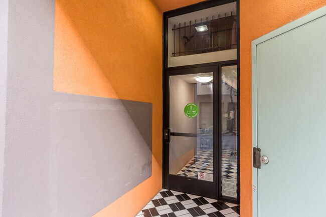 Building Photo - 22 Vandewater