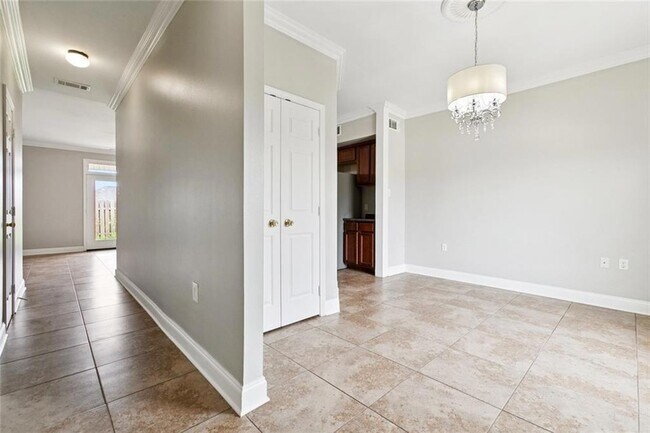Building Photo - 1250 Primrose Dr