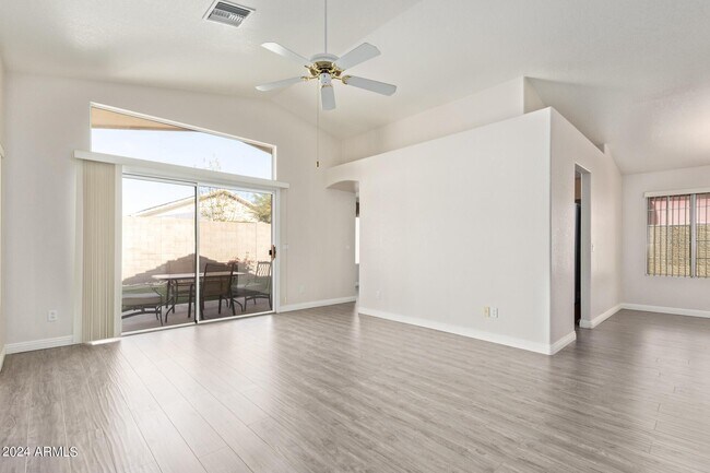 Building Photo - 10848 W Ventana Dr S
