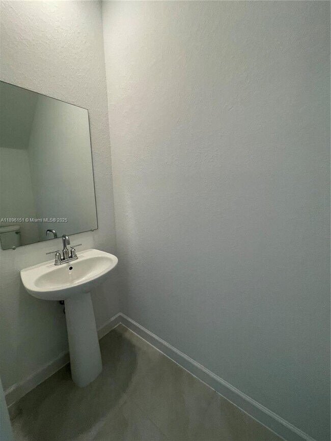 Building Photo - 1120 SW 7th Ct