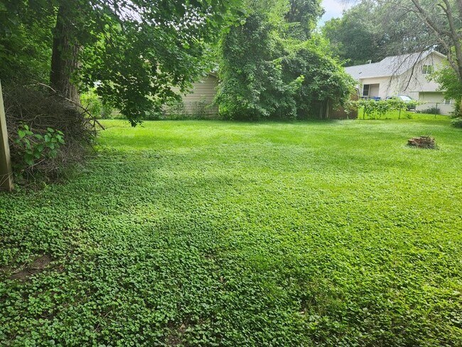 Building Photo - 604 Broad St