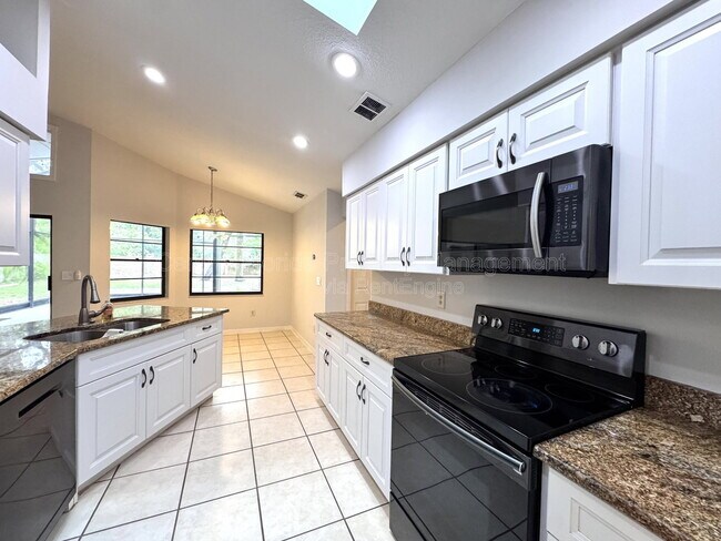 Building Photo - 721 Endeavour Dr S