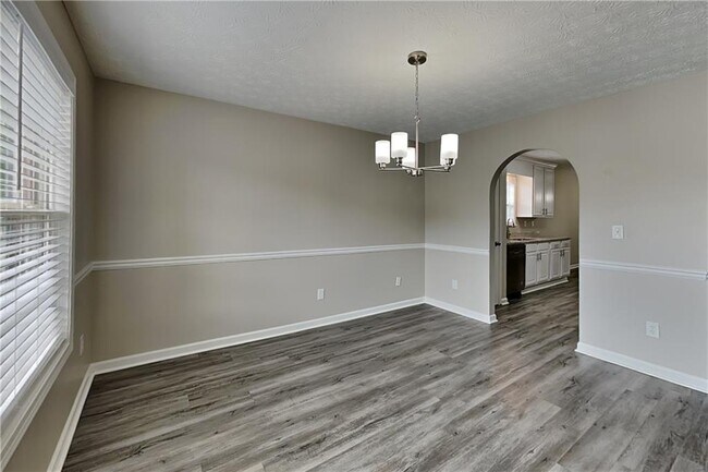 Building Photo - 658 Castlebrooke Way SE