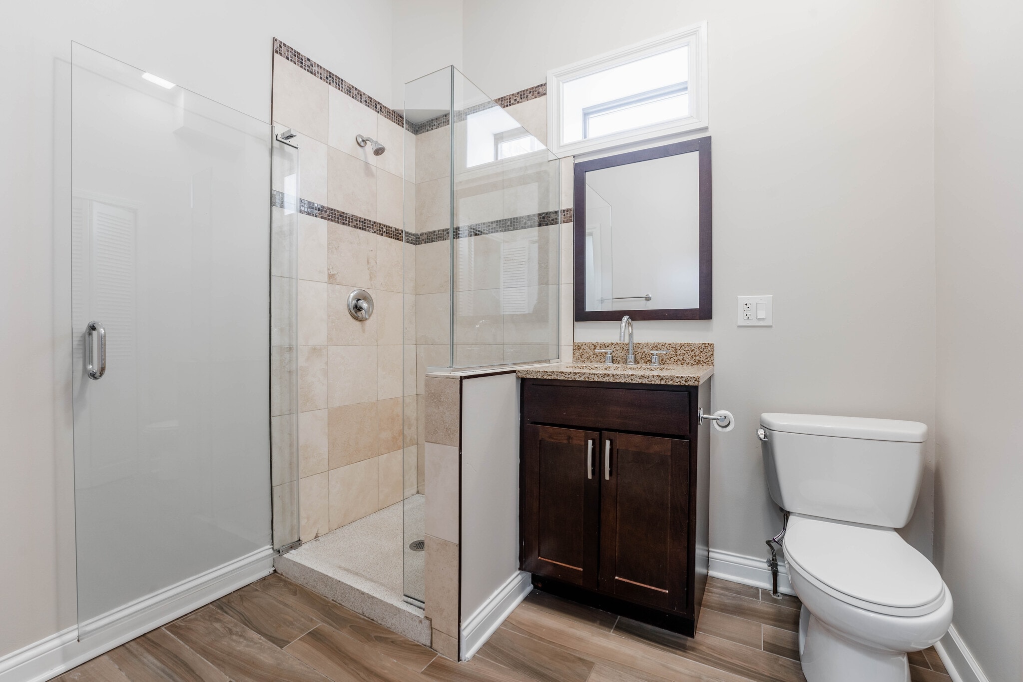 Building Photo - 1756 W Montrose Ave