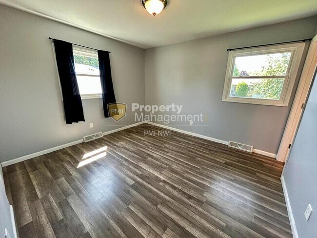 Building Photo - 1503 Peachtree Dr