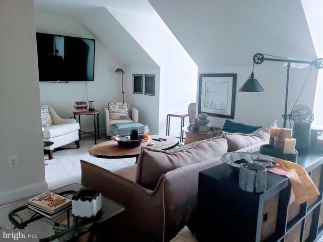 Building Photo - 22 Maxwell Square