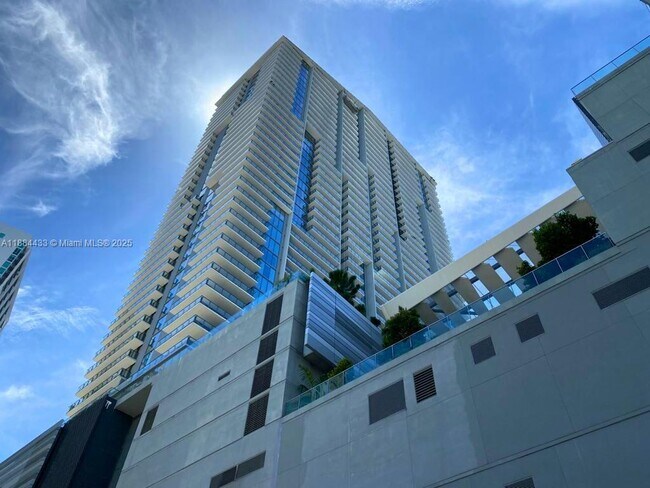 Building Photo - 68 SE 6th St