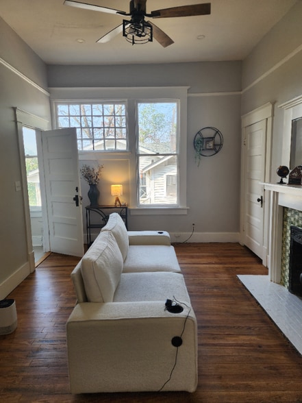 Building Photo - 343 Adelle St