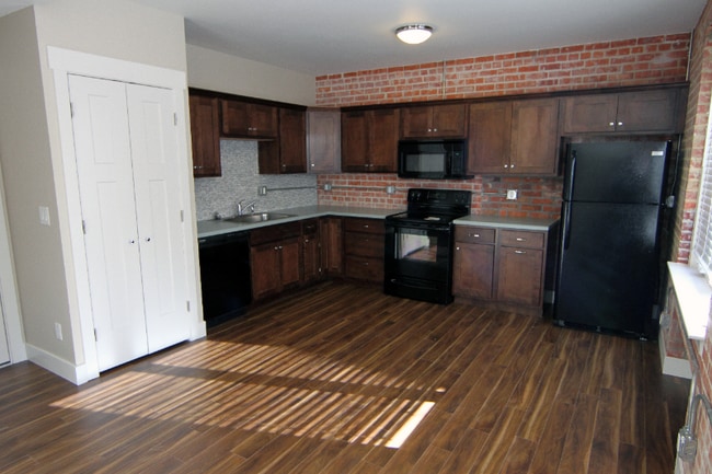 Building Photo - 623 S Wolcott St