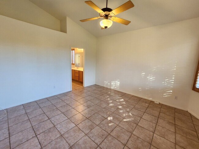 Building Photo - Charming Single-Story Pulte Home in a corn...