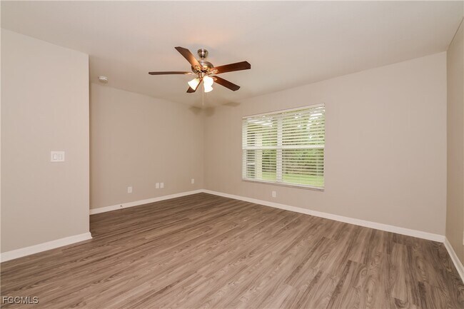 Building Photo - 1876 N San Mateo Dr