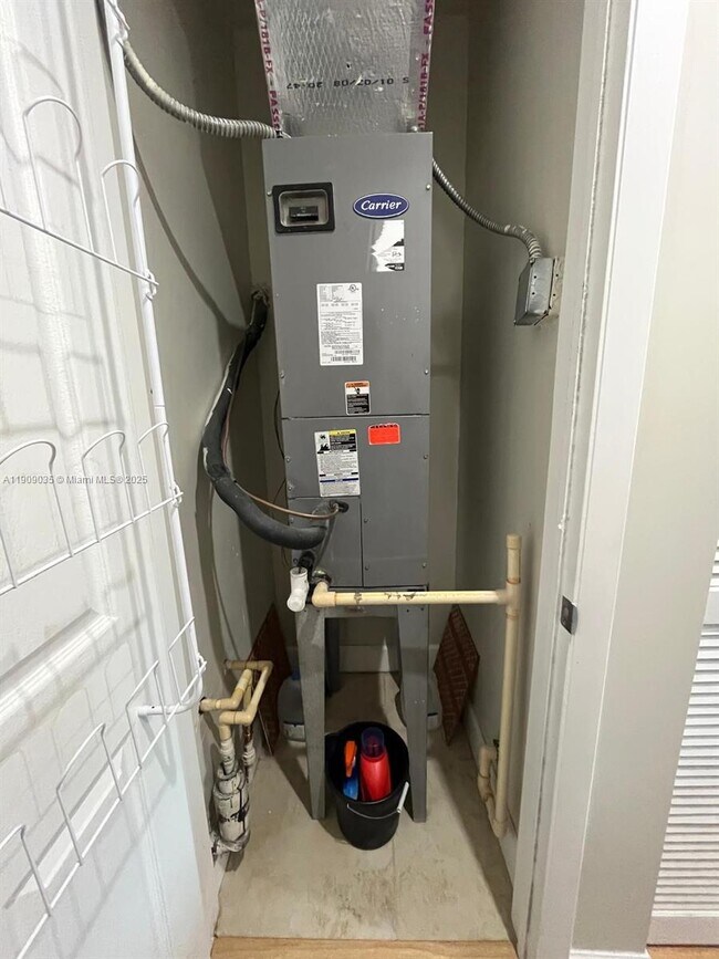 Building Photo - 1300 Ponce de Leon Blvd