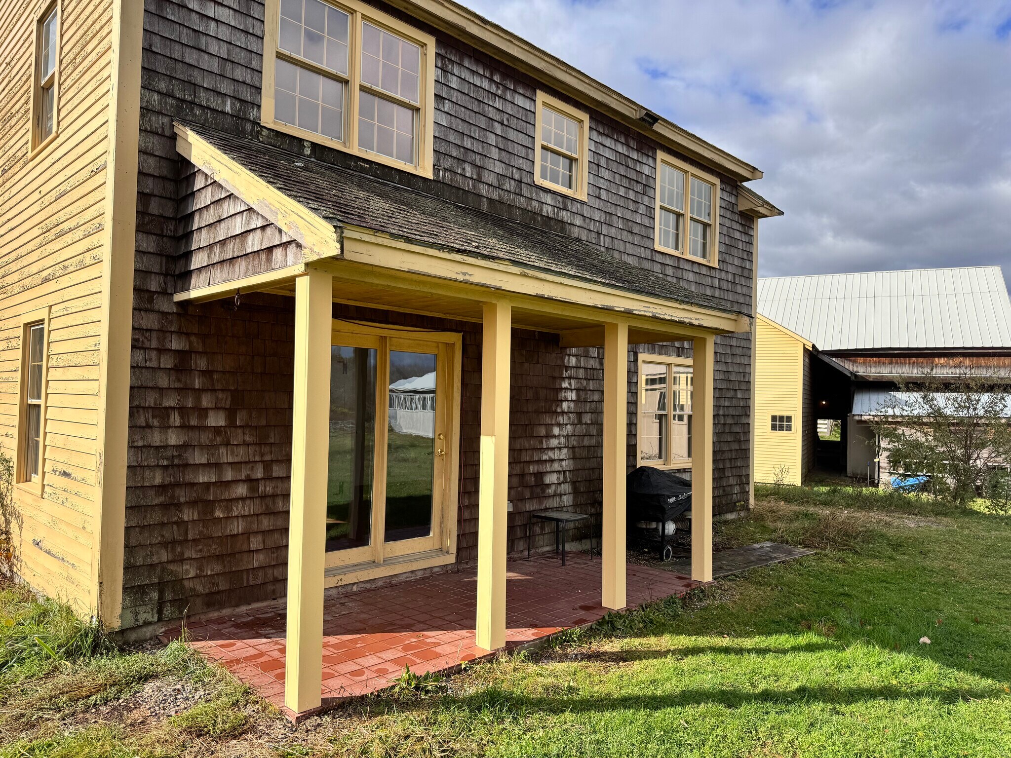 Building Photo - 253 Davis Rd